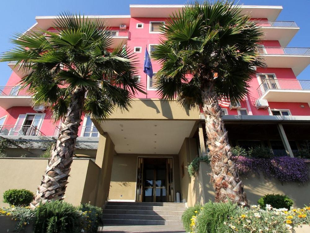 Hotel Carosello Понтеканьяно Экстерьер фото